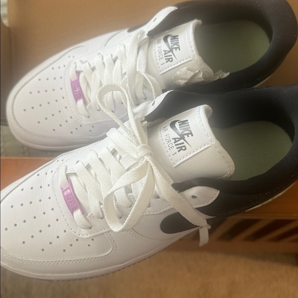 Nike Women's White and Black Sneakers with Green Accents